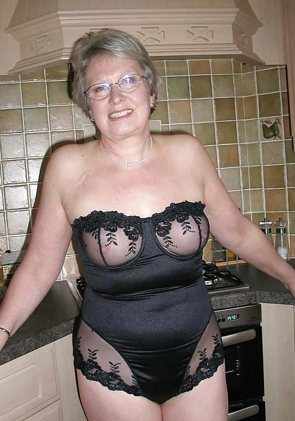 Moms and bras 35 sexy grandmas